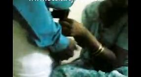 Desi girls Chitra aunty hace una mamada amateur en este video porno gratis 2 mín. 40 sec