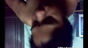 Vidéo de sexe indien mettant en vedette le mari de raveeshu et sa femme 5 minute 20 sec