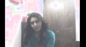 Indiano collegio ragazza strisce giù su webcam per libero 0 min 0 sec