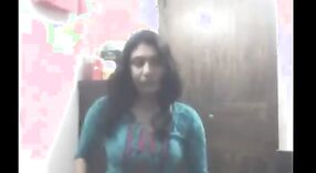 Indiase college meisje strips neer op webcam voor gratis 0 min 40 sec