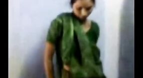 Video seks India yang menampilkan sepupu cantik dengan payudara besar 3 min 30 sec