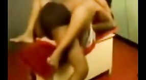 Szybki i satysfakcjonujący seks z sąsiadem bhabi w tym amatorskim filmie porno 5 / min 20 sec