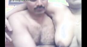 インドのカップルは、無料のクリップでウェブカメラのセックスにふける 1 分 20 秒