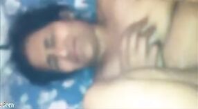 Videos de sexo indio con un coño peludo bhabi y su amiga 3 mín. 50 sec