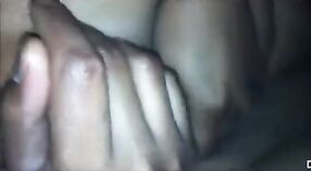 Vídeos de sexo indianos com uma Rata peluda bhabi e a sua amiga 4 minuto 20 SEC