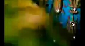 కొమ్ముగల పంజాబీ పొరుగు మరియు ఆమె te త్సాహిక పొరుగువారితో భారతీయ సెక్స్ సినిమాలు 8 మిన్ 20 సెకను