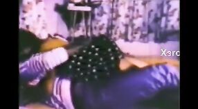 Индийское секс видео с участием молодой девушки Маллу на кровати 1 минута 00 сек