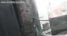 Indyjski porno wideo featuring an aunty z the desi village bathing w ich naturalny setting 2 / min 50 sec