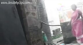 দেশী গ্রাম থেকে একটি আন্টির বৈশিষ্ট্যযুক্ত ভারতীয় পর্ন ভিডিও তাদের প্রাকৃতিক সেটিংয়ে স্নান করছে 3 মিন 20 সেকেন্ড