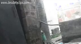 Indyjski porno wideo featuring an aunty z the desi village bathing w ich naturalny setting 0 / min 50 sec