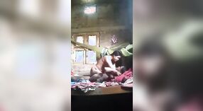 देसी युगल इस वीडियो में एक जंगली घर सेक्स सत्र आनंद मिलता है 2 मिन 10 एसईसी