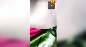 Harig Desi meisje masturbeert op Camera 5 min 50 sec