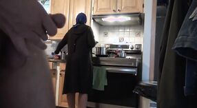 Amateur Arabische MILF krijgt haar vulling van Grote lul in HD Video 0 min 0 sec