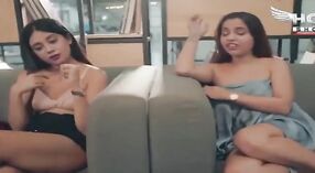 Sexy Video von zwei Lesben, die sich mit Erpressung und Dreier beschäftigen 15 min 20 s