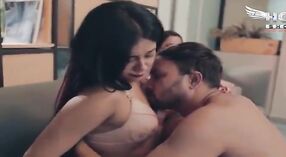 Сексуальное видео двух лесбиянок, занимающихся шантажом и сексом втроем 5 минута 20 сек