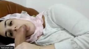 Nena paquistaní hace una mamada caliente en solitario en la webcam 0 mín. 0 sec