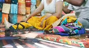 Невинный торговец тканями соблазняет горячую покупательницу на настоящий секс в магазине с хинди Ауди 4 минута 00 сек