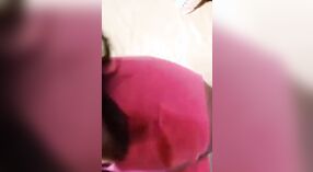 Ama de casa amateur hace una mamada y muestra su coño en este video exclusivo 1 mín. 00 sec