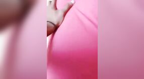 Ama de casa amateur hace una mamada y muestra su coño en este video exclusivo 1 mín. 10 sec