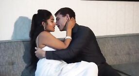 Vidéo sexy d'une MILF du Kerala se livrant à la bite de son partenaire blanc 0 minute 0 sec