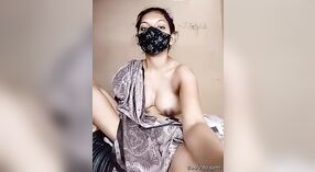 Hot Bhabhi Wearing A Saree Show Her Body On Web Cam 3 min 40 sec