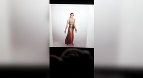 Indyjski zboczeniec spuści hołd na zdjęcia aktorki Bollywood 1 / min 20 sec
