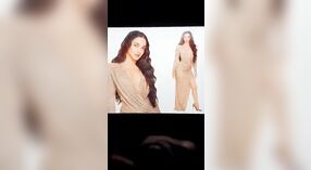 Indyjski zboczeniec spuści hołd na zdjęcia aktorki Bollywood 4 / min 20 sec