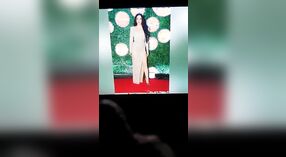 Penghargaan cums cabul India pada foto aktris Bollywood 0 min 0 sec