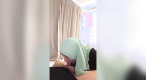 Пакистанская девушка в хиджаби трахает своего профессора 1 минута 20 сек