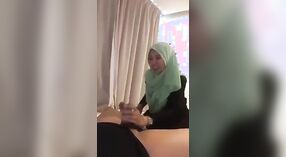 Hijabi Pakistan cah Wadon kawin dheweke profesor 1 min 00 sec