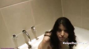 Indiase slet invites naar neuken haar in badkuip 1 min 10 sec