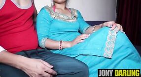 Vidéo HD d'une mère indienne et d'un jeune fils se livrant à des relations sexuelles torrides 1 minute 20 sec