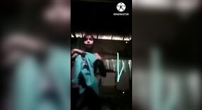 Desi babe mostra o seu corpo quente neste vídeo pornográfico online 0 minuto 0 SEC