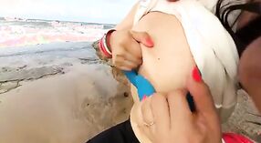 Indisches paar genießt sex im freien am Strand 1 min 20 s