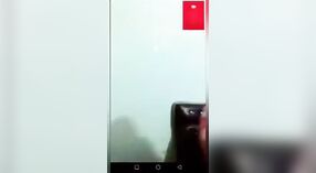 व्हिडिओ कॉल: एक पाकिस्तानी मुलगी कॅमेर्‍यावर दाखवत आहे 0 मिन 0 सेकंद