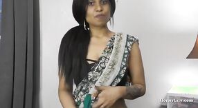 Indiase Bhabhi Lily ' S Grote kont krijgt ondeugend met haar Desi Student in volledig Hindi 0 min 0 sec