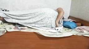 भारतीय पत्नी की चुदाई के साथ पडोसी लड़के 9 मिन 30 एसईसी