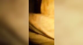 பங்களாதேஷைச் சேர்ந்த காதலி தனது இளஞ்சிவப்பு புண்டை துளைக்கு விரல் விட்டாள் 0 நிமிடம் 0 நொடி