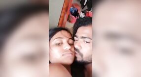 Köyden Desi Bhabi Derin Özensiz bir Oral seks Verir ve Sert Becerdin Alır 3 dakika 30 saniyelik
