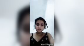 Часть 2: Красивая девушка из Пакистана мастурбирует перед камерой 2 минута 50 сек