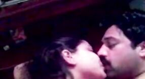 Pakistaanse milf wordt bedrogen door de vriend van haar man in deze hete seks video 0 min 0 sec