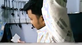 Sexy Video von einem tamilischen Mädchen und ihrem Manager im Büro 1 min 00 s