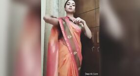Solo Desi Mädchen Zieht sich aus und zeigt ihren kurvigen Körper vor der webcam 2 min 20 s