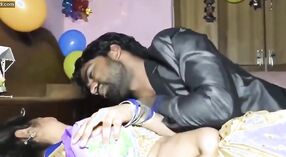 Bhojpuri Bhabi的接吻视频在一个热气腾腾的环境中拍摄 1 敏 40 sec