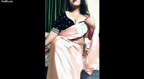 Rondborstige indiase Bhabhi in Desi Porno Video ' s 4 min 20 sec
