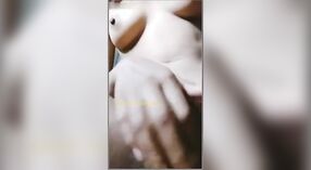 Волосатую киску студентки колледжа трогают пальцами в этом горячем видео 0 минута 0 сек