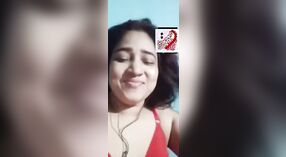 MMS-видео голой Бхабхи, дрочащей себя пальцами 2 минута 20 сек