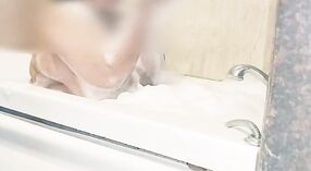 Büyük Memeler Hint Aunty Alır bir Duş içinde Bathtub ve gösterileri Kapalı ona Göt 4 dakika 20 saniyelik