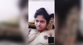 Desi Girl Montre Ses Seins en Réalité Virtuelle 0 minute 0 sec