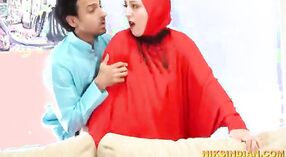 شہوانی ، شہوت انگیز ویڈیو کی ایک حجابی slut بمباری ہو رہی ہے کی طرف سے اس کے ساتھی 1 کم از کم 50 سیکنڈ